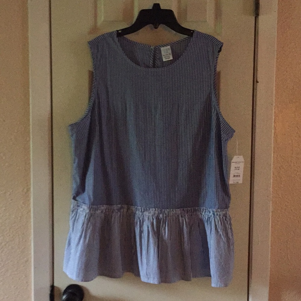 Ruffle bottom top